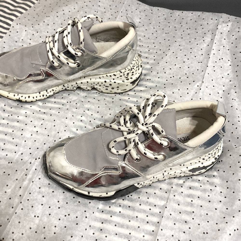 Sharp looking Steve Madden silver black and white tennis shoe